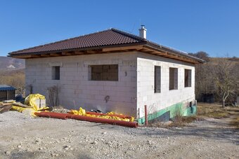 BEDES | Rod.dom v štádiu hrubej stavby, 128m2, pozemok 549m2 - 2