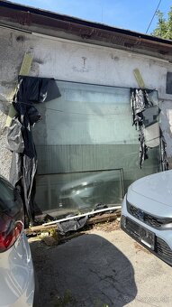 Darujem za odvoz plastové dvere a okná + vykladové sklá - 2
