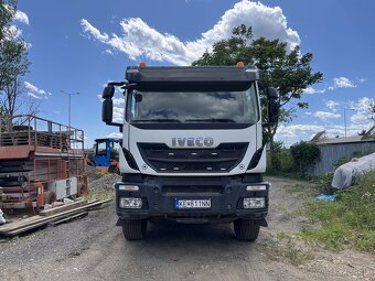 Na predaj Iveco Trakker 500E5 | 3-stranný sklápač | 8x4 | - 2