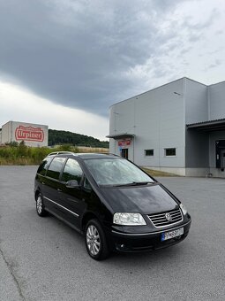 Predam Volkswagen Sharan Business 4x4 ,Ťažné,7miest,245tis - 2