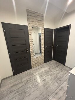 Predám komplet prerobený 2 izbový byt s balkónom v Žarnovici - 2