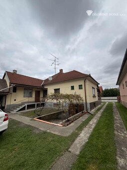 Na predaj zachovalý  4 izbový rodinný dom v obci Ňárad - 2