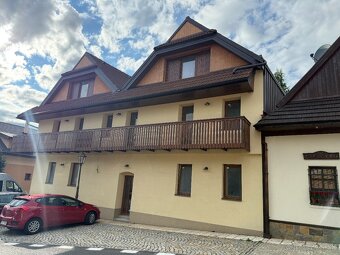 Na predaj 3-izbový podkrovný byt s loggiou v historickom cen - 2