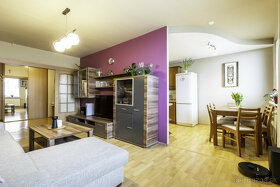 REZERVOVANÝ praktický 3 izbový byt s panoramatickými výhľadm - 2
