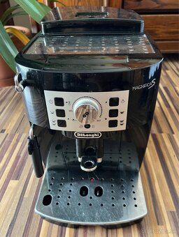 Automatický kávovar Delonghi Magnifica S - 2