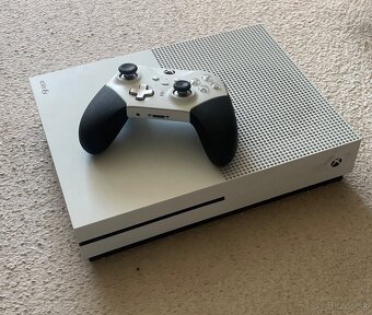 Xbox One S - 2