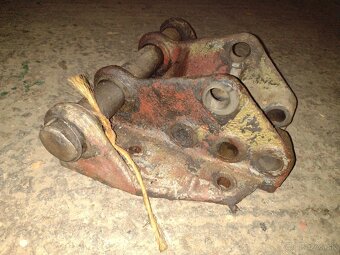 Konzola zavesu i tretí bod zetor crystal - 2