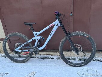 Cube two 15 race 2025 downhill bicykel - 2