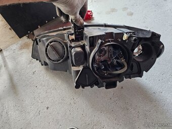 Pravé predné svetlo Bmw x5 E70 - 2