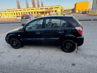 KIA RIO 1.4i - 2