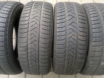 Zimne pneu. Pirelli 215/55 r17 - 2