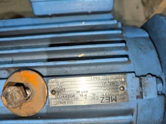 Predam prirubovy motor 5.5kw 950otacok - 2