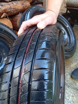 Pneumatiky 155/70 R13 + disky + puklice - 2