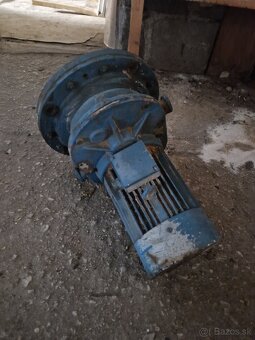 elektromotor s prevodovkou - 2