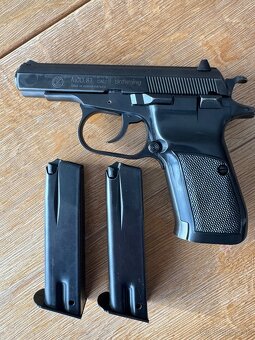 Zbierka pistoli ČZ - 2