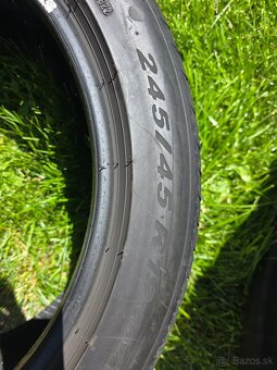255/45 R19 - 2