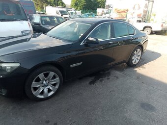 BMW 750i - 2