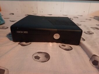 Xbox 360 + Kinect + 2 Ovládače +5 Hry - 2
