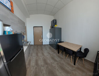 Kompaktná, kancelárska budova - 90 m2 - na Juhu - 2