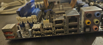 Intel DX58SD + i7 920 + 4GB RAM - 2