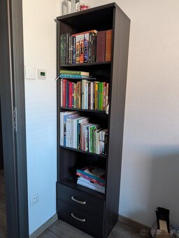 Predám stôl, knižnicu, komodu - 2