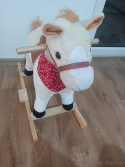 Hojdací koník so zvukmi - 2