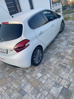 Predám Peugeot 1,2 benzín r.v2016 - 2