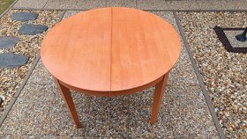 Drevený stôl, stolička, drevený vešiak, kovový svietnik - 2