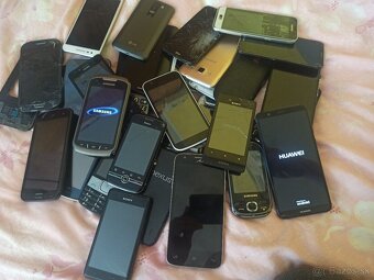 Predám mobily ná náhradné diely - 2