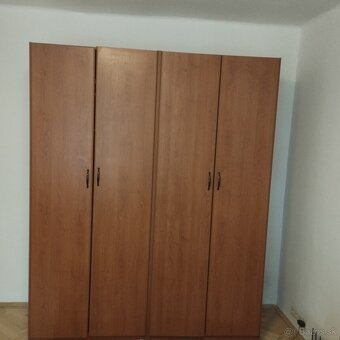 Ponúkame na predaj šatníkové skrine - 2