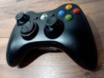 Originálny bezdrôtový ovládač na XBOX 360 - čierny - 2