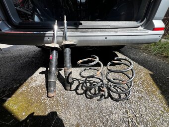 Predné tlmiče a pružiny na BMW 530d e61 - 2
