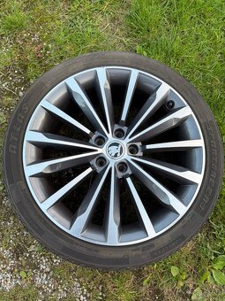 Trinity 5x112 235/40 r19 letné pneumatiky - 2