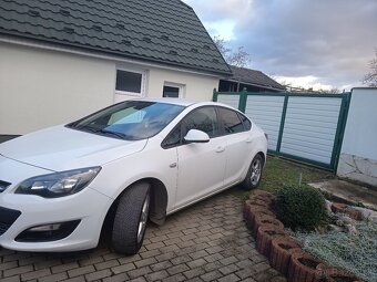 Opel Astra J SEDAN - 2