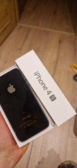 Iphone 4S v krabici - 2