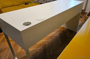 Predám biely stôl IKEA Micke (142cm x 50cm x 75cm) - 2
