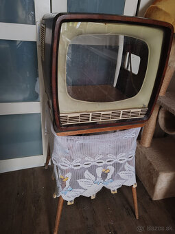Retro Tesla vitrina - 2