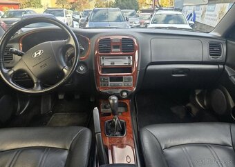 Hyundai Sonata 2.0-po kroupách,jinak TOP stav1 - 2