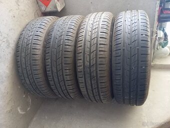 Letné a zimné pneumatiky na diskoch,puklice a strešný nosič - 2