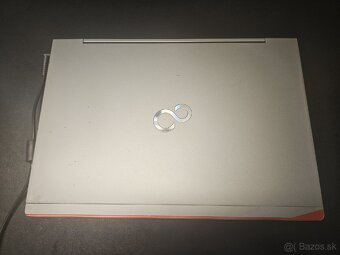 Fujitsu LifeBook U745 - 2