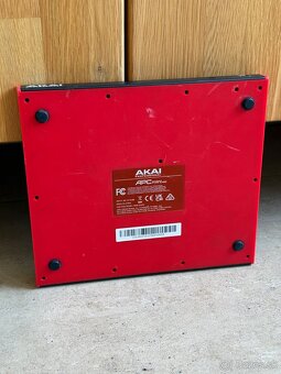 Kontroler na tvorbu hudby Akai APC mini mk2 - 2