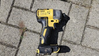 Aku razovy utahovac Dewalt DCF887 - 2