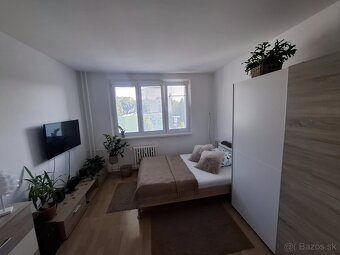 Postel, komoda, skrinka pod televizor - 2