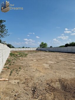 Predaj stavebného pozemku s rozlohou až 1410m2 s prípojkami - 2