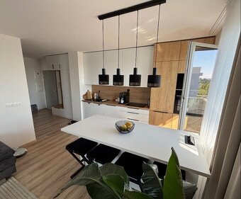 Na prenájom 3izbový byt s balkónom Ovocné sady, ulica Ivansk - 2