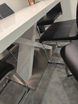 Jedálenský stôl a stoličky - 2