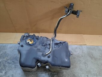 nádrž, čerpadlo, plavák Passat B8 - TDI - 2