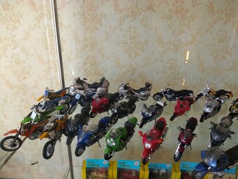 moto-modely 1/18 - 2