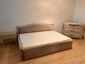 Čalúnená posteľ s komodou a nočným stolíkom - 2