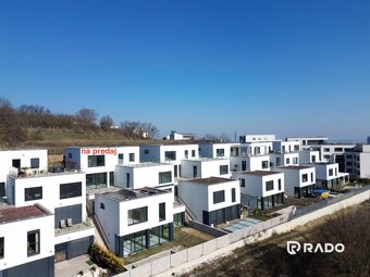 RADO | Exkluzívna 5i vila so záhradou a súkromným výťahom | - 2